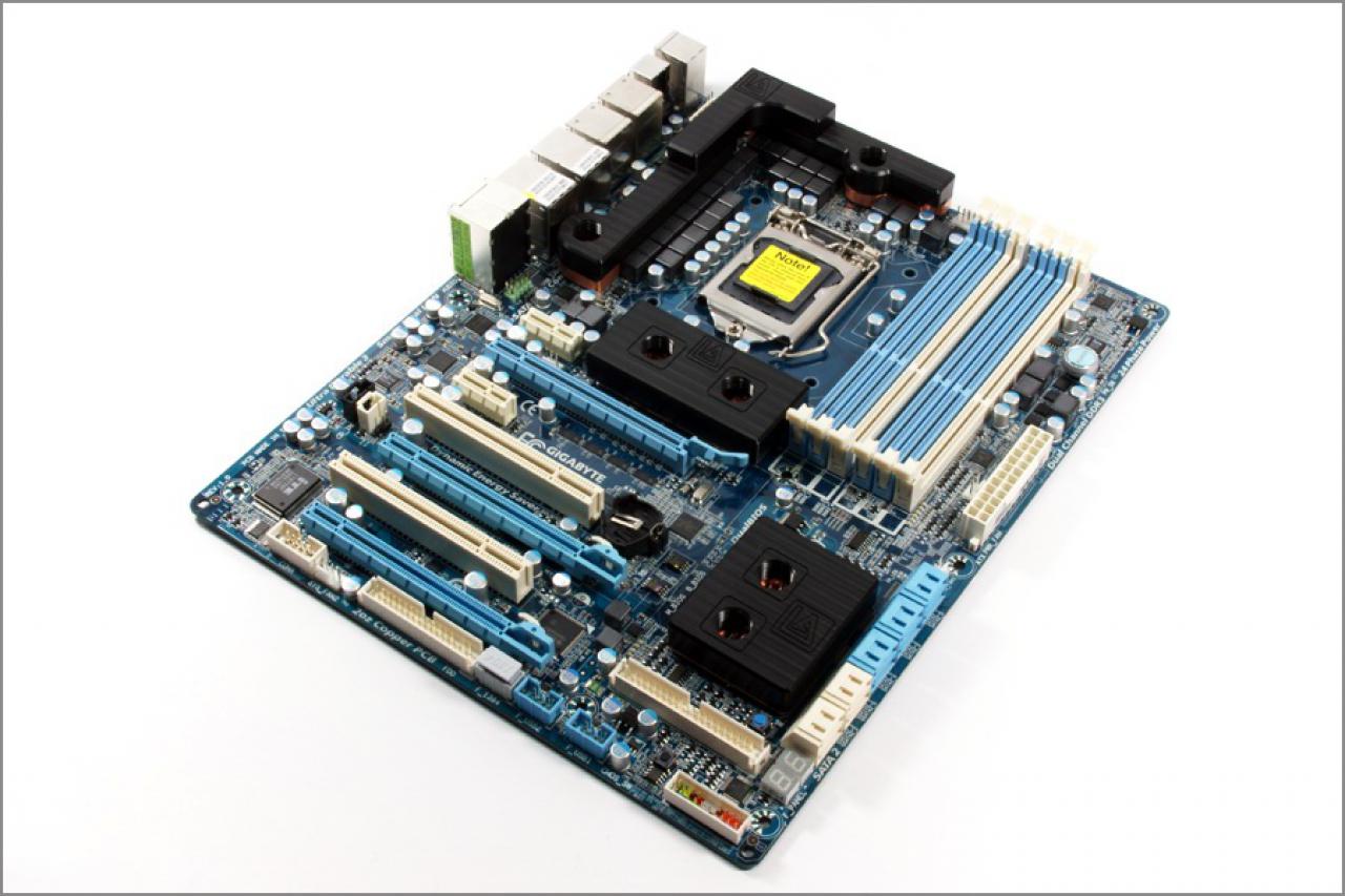 [23/12/2009] PC Games Hardware Extreme: Ein Wakü-PC im Wandel der Zeit (3)
