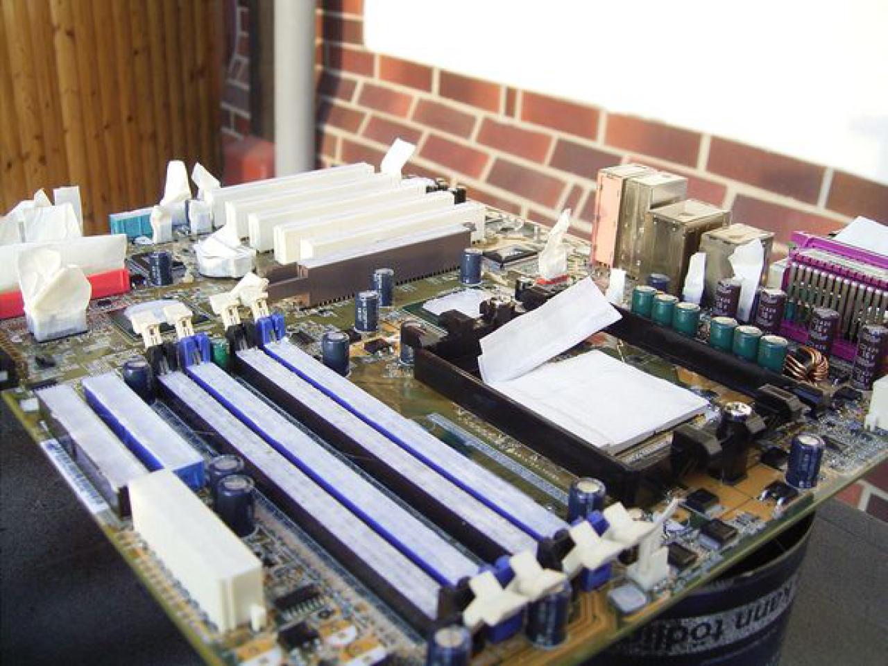 [25/12/2009] Mainboard lackieren (6)