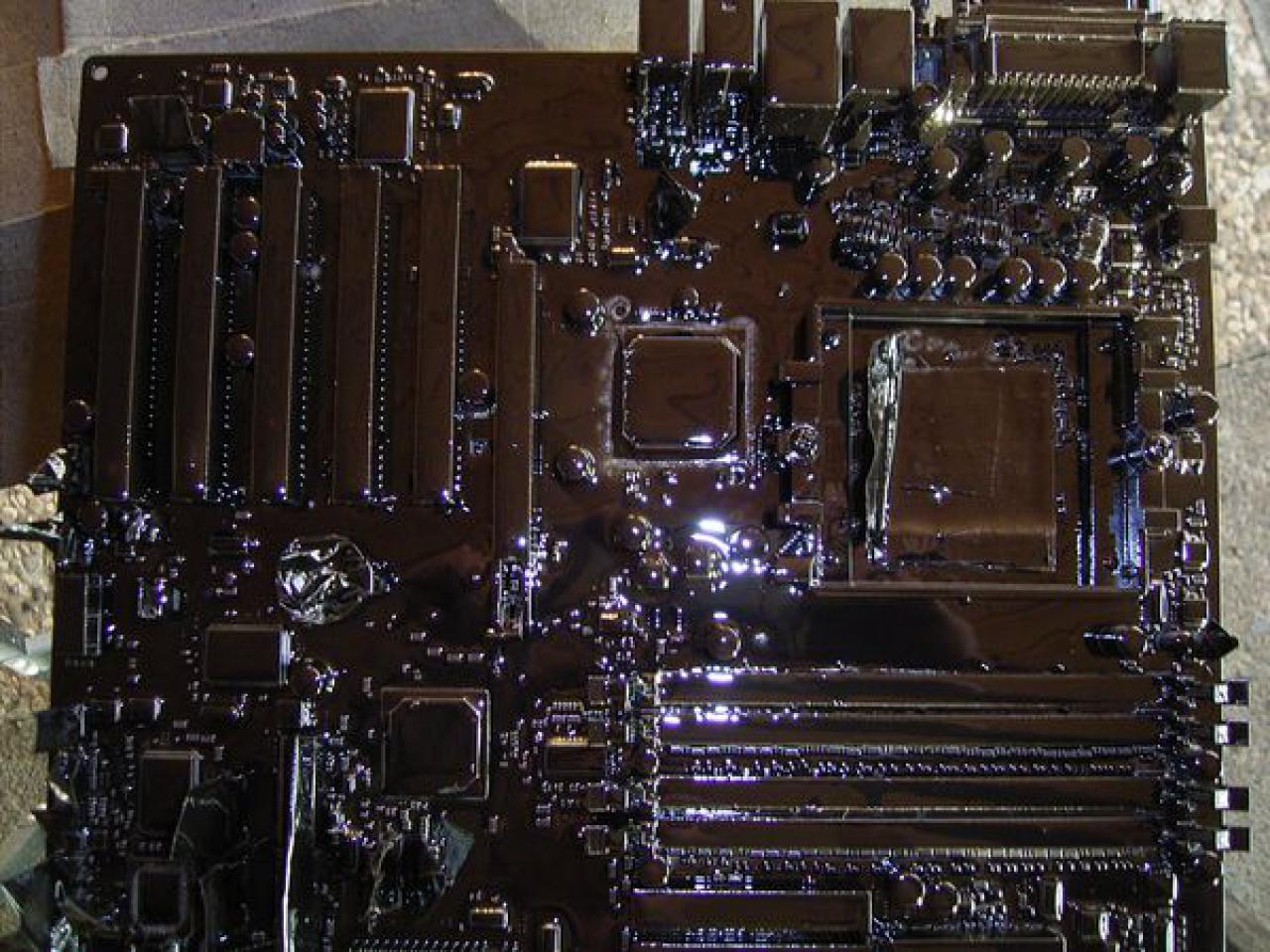 [25/12/2009] Mainboard lackieren (10)