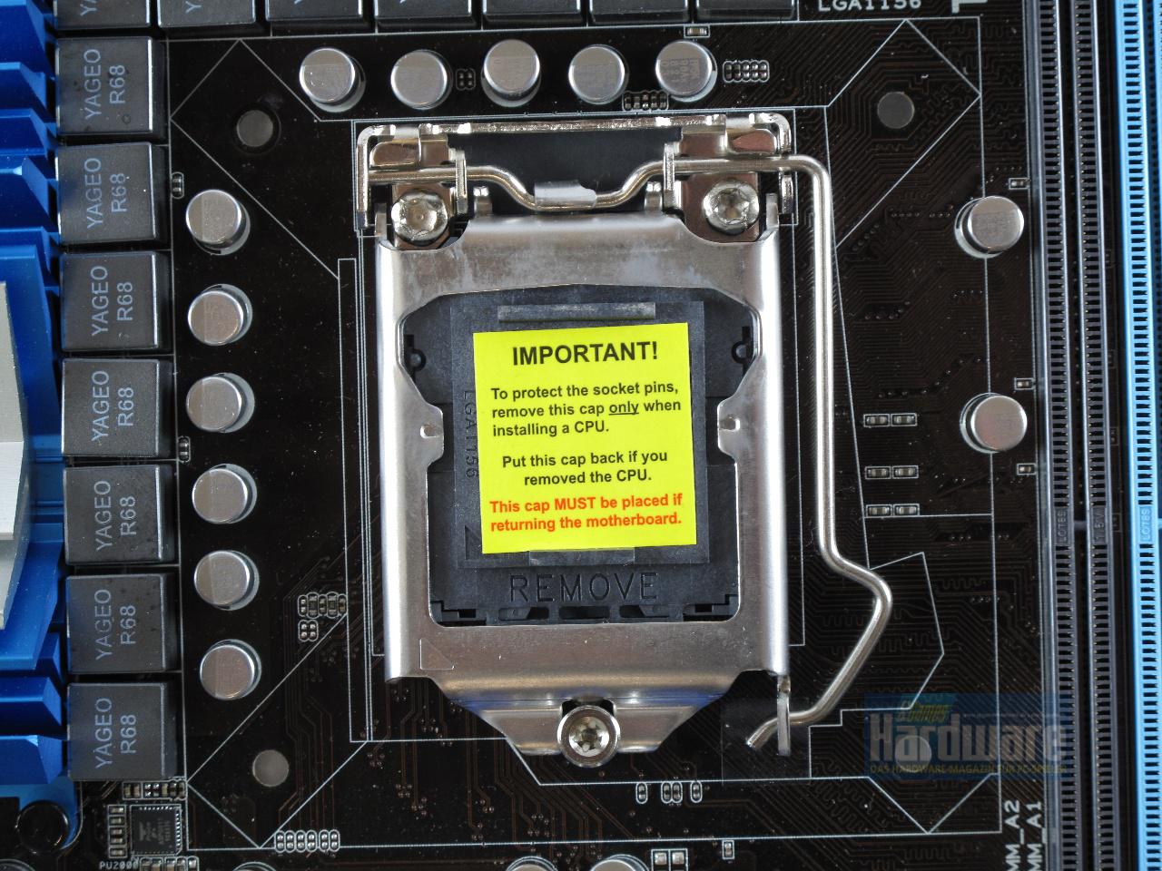 [29/12/2009] Asus P7P55D: Sockel-Abdeckung von Foxconn