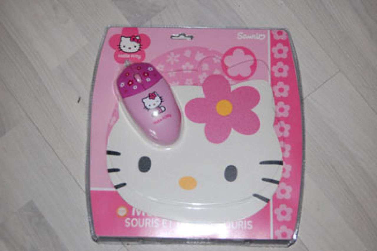 [05/12/2009] PC Games Hardware Extreme: Hello-Kitty-PC im Eigenbau (4)