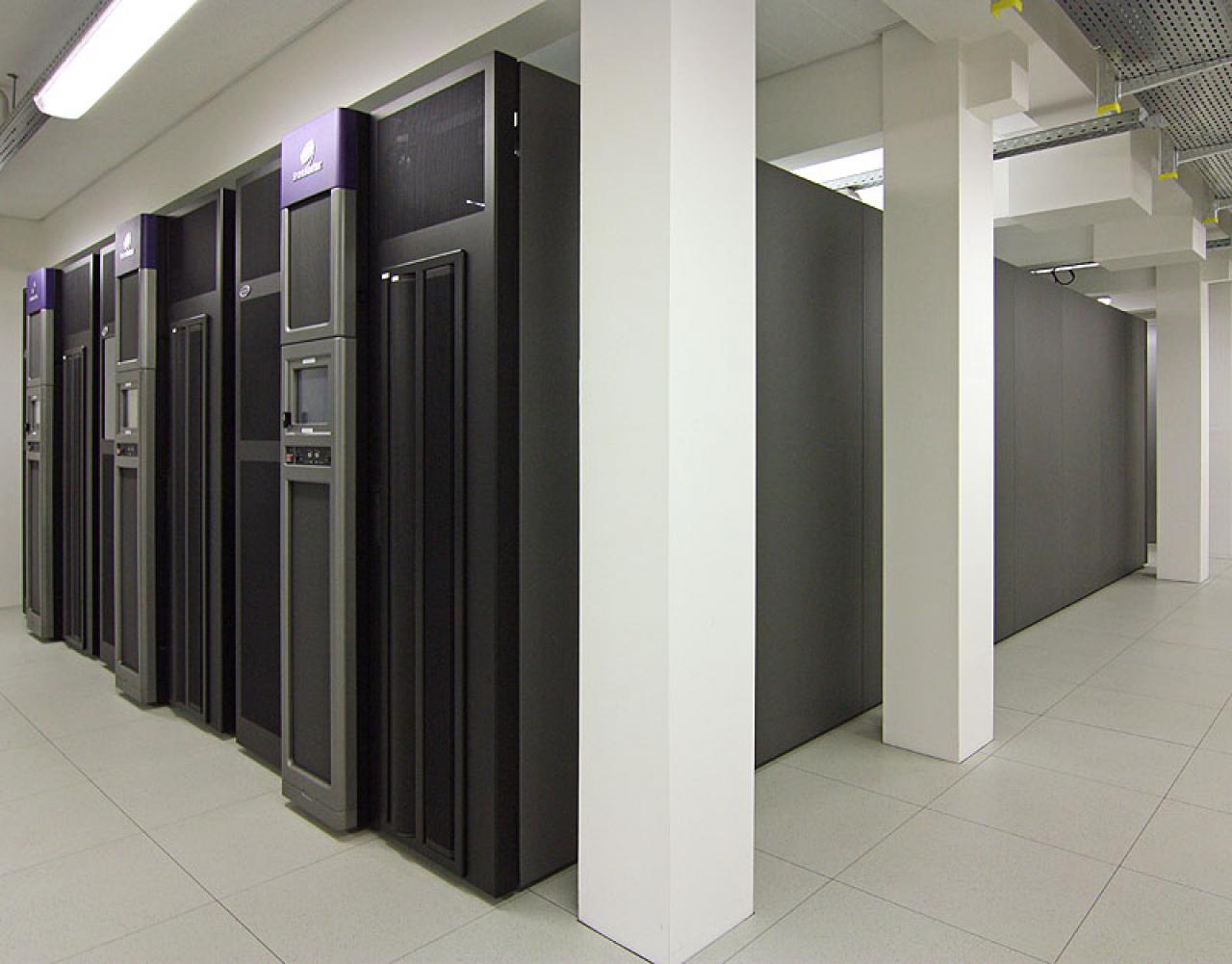 [10/12/2009] Deutsches Klimarechenzentrum HLRE2 Supercomputer TapeLibraries 800