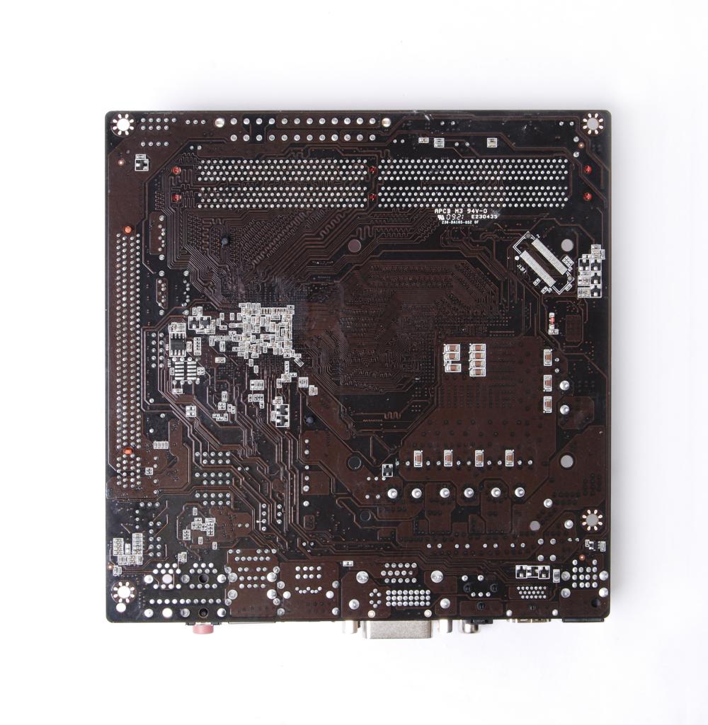 [04/12/2009] Neues Mini-ITX-Mainboard von Zotac mit Sockel 775 (3)