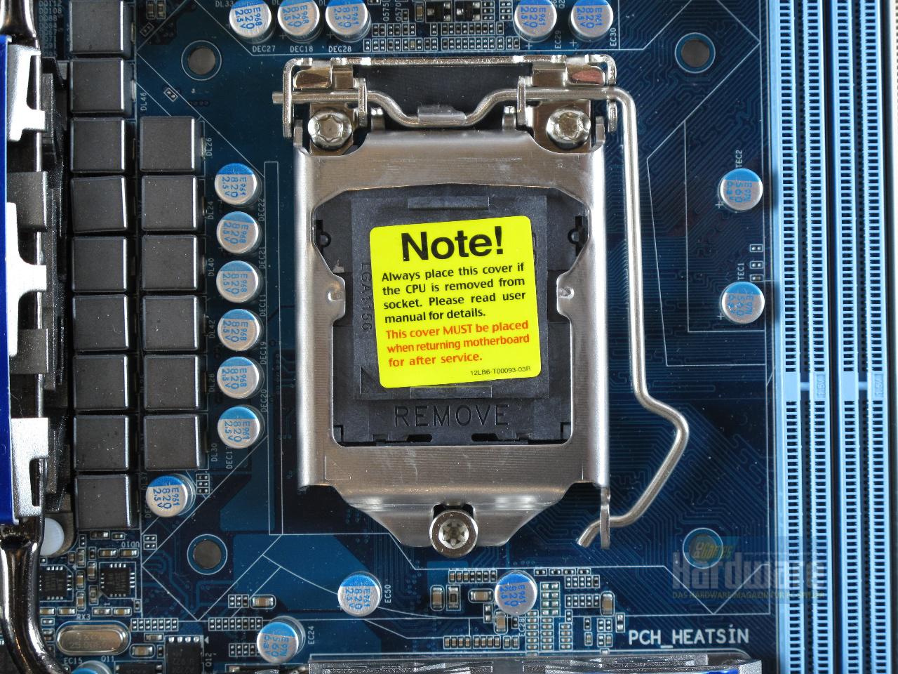 [29/12/2009] Gigabyte P55-UD6: Sockel-Abdeckung von Foxconn