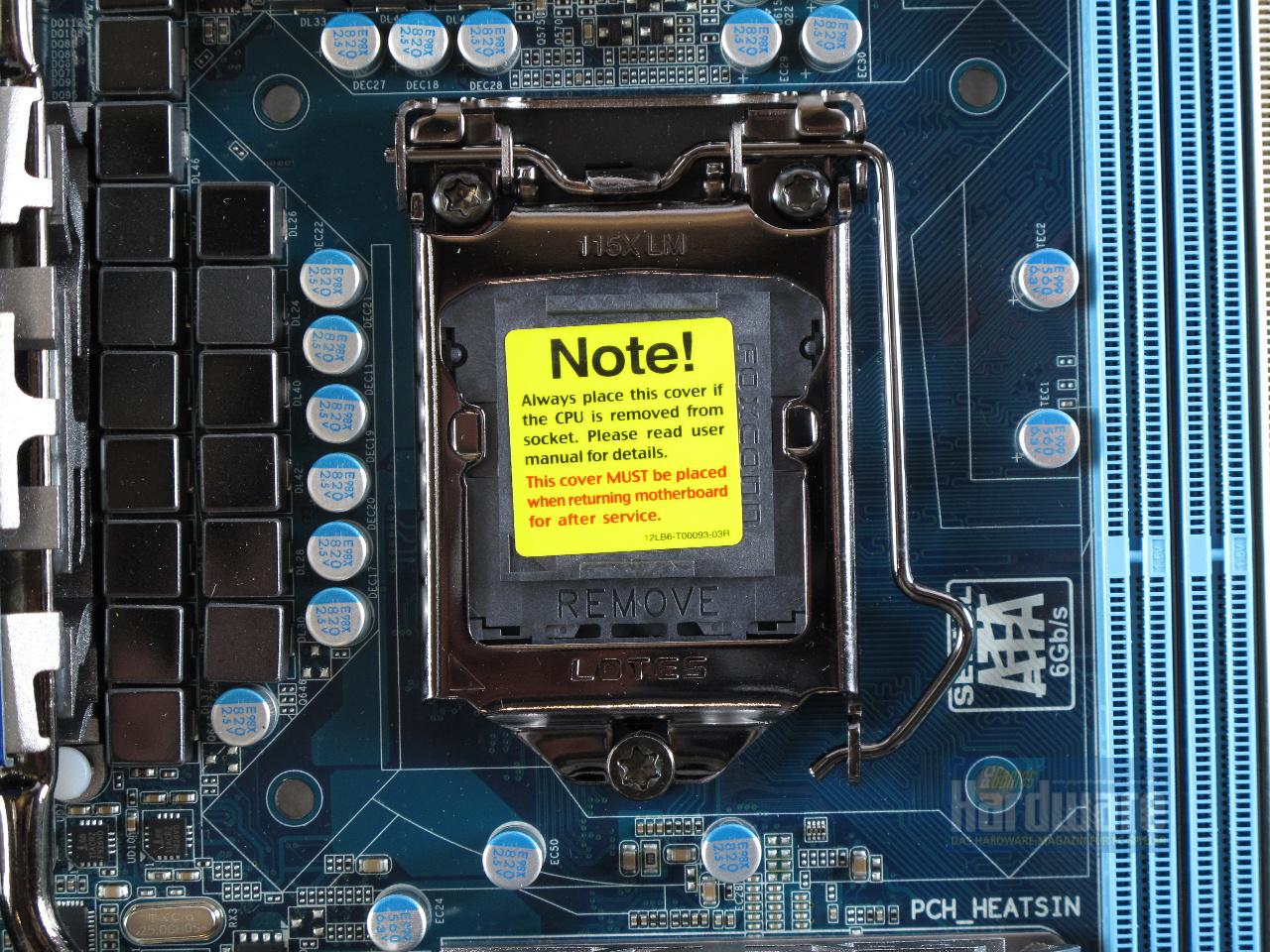[29/12/2009] Gigabyte P55A-UD6: Sockel-Abdeckung von LOTES
