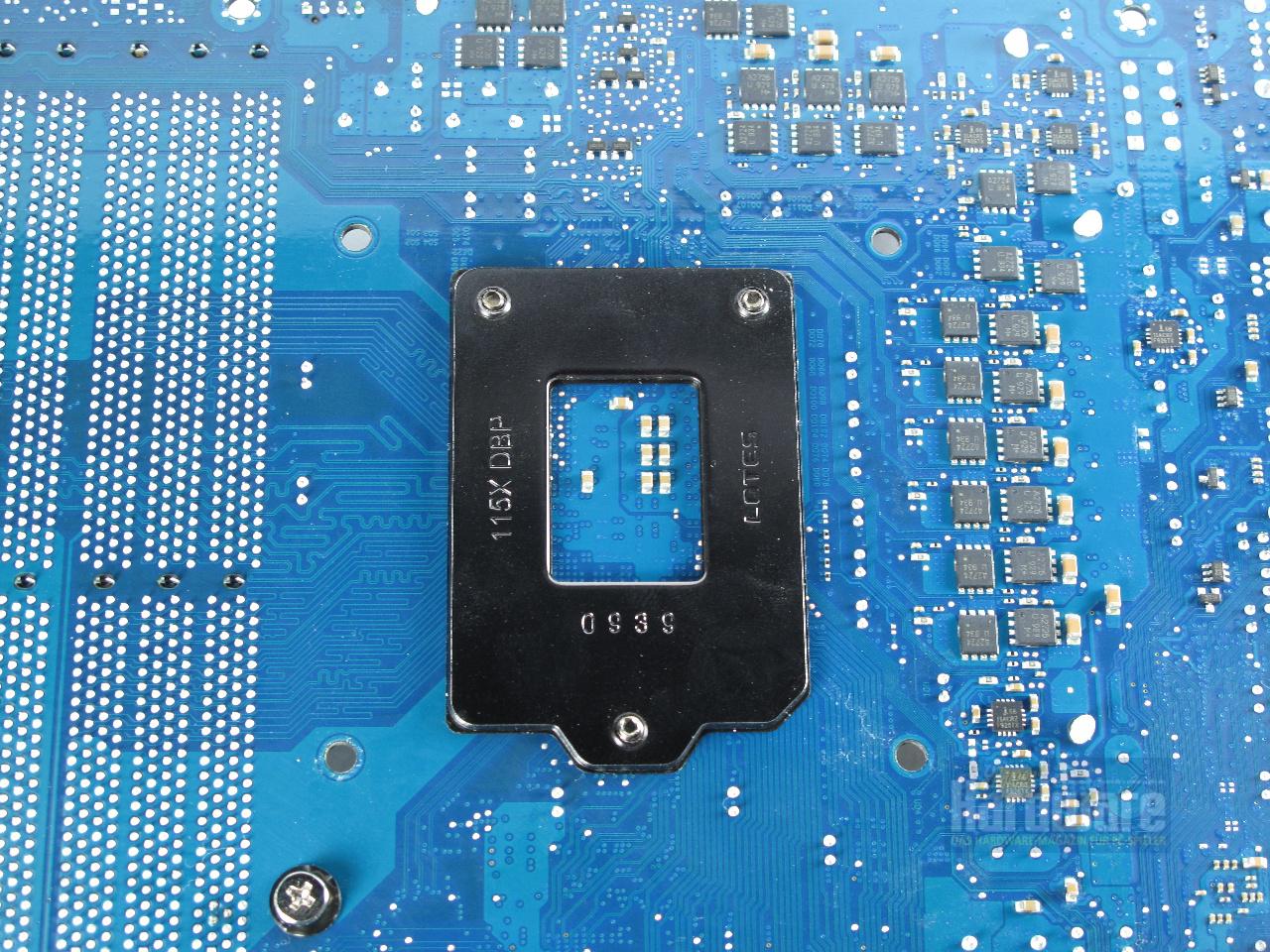 [29/12/2009] Gigabyte P55A-UD6: Sockel-Backplate von LOTES