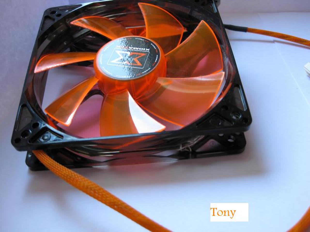 [19/12/2009] Schrauber-Tagebuch: Black-and-Orange-Casemod (7)