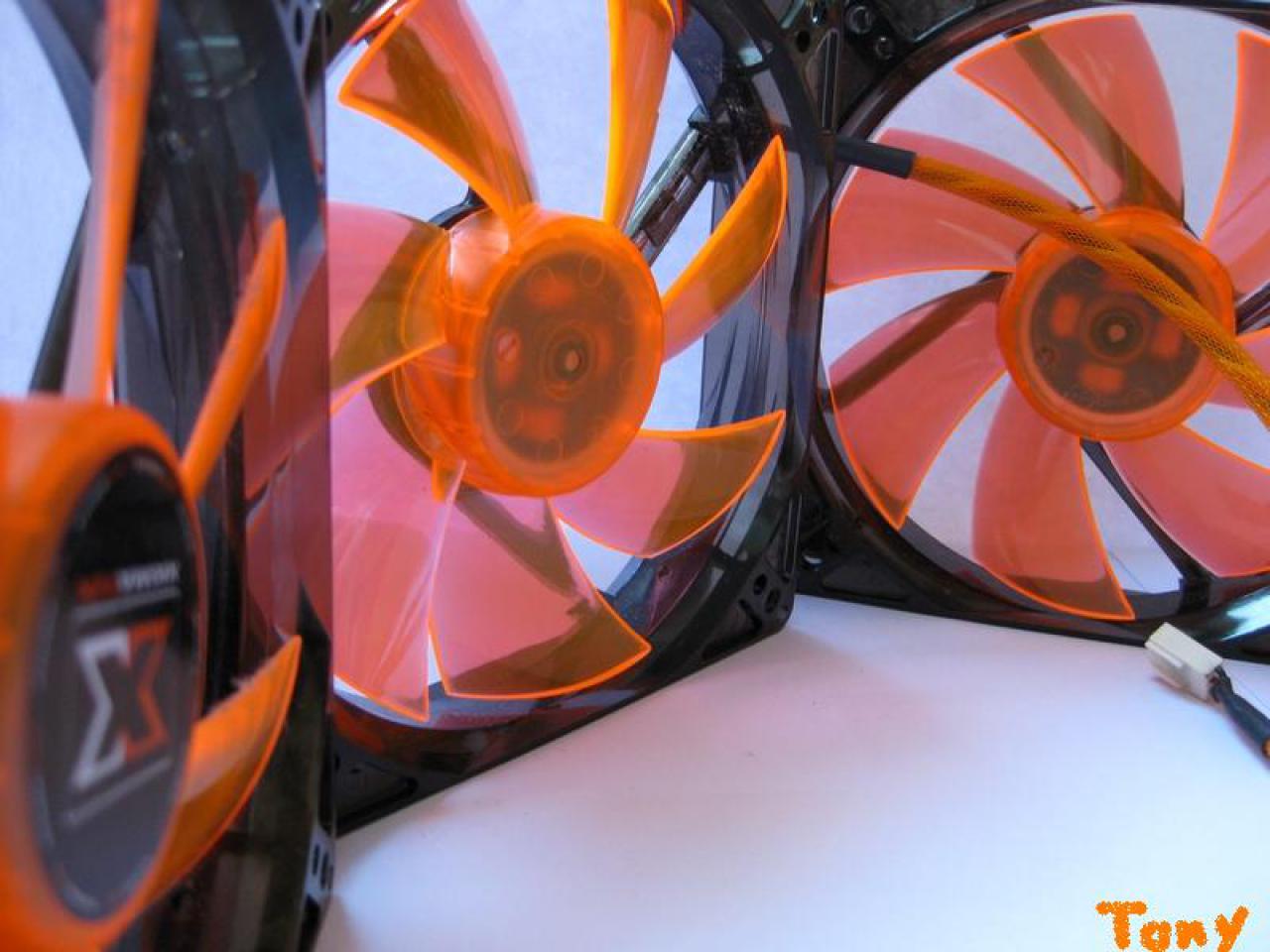 [19/12/2009] Schrauber-Tagebuch: Black-and-Orange-Casemod (8)