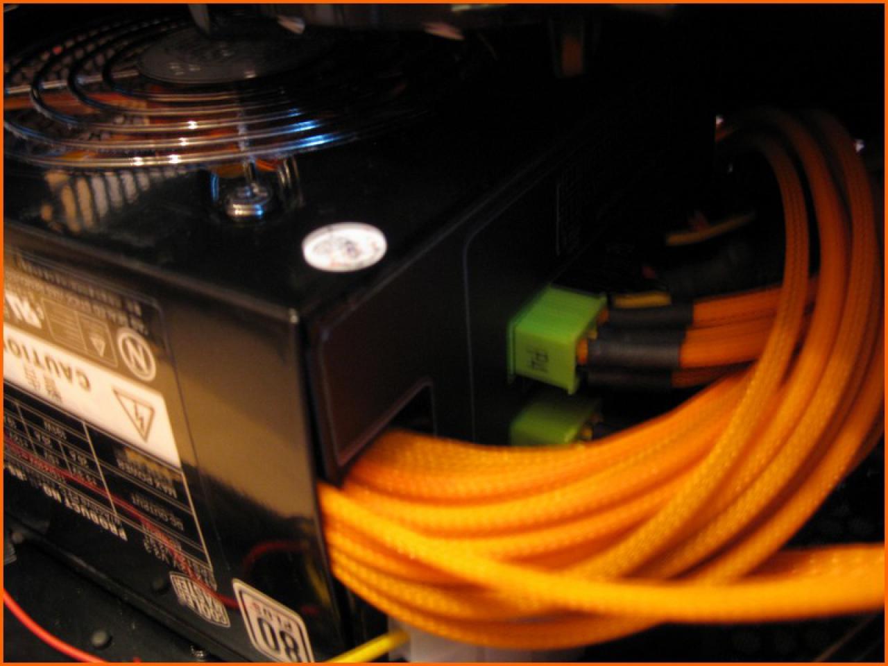 [19/12/2009] Schrauber-Tagebuch: Black-and-Orange-Casemod (38)
