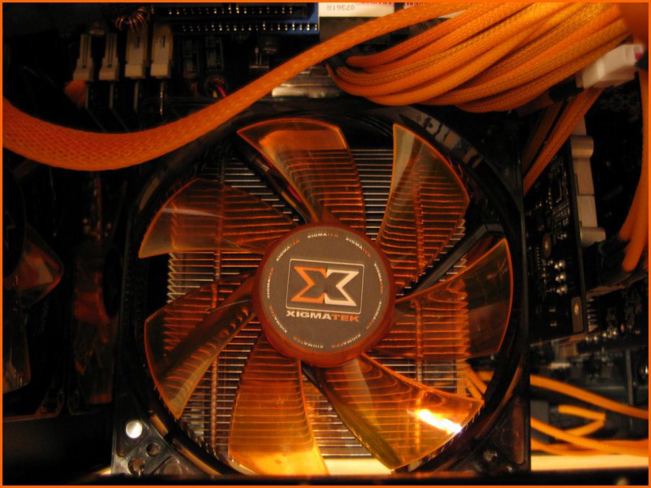 [19/12/2009] Schrauber-Tagebuch: Black-and-Orange-Casemod (41)