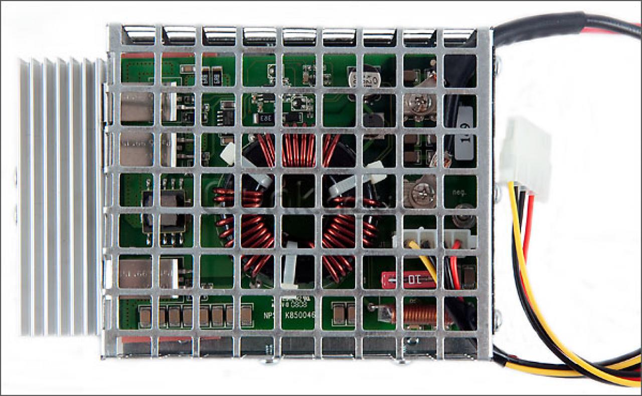 [30/12/2009] LMX-CPU-Kühler von Danamics im Review. Hier: Der Power Booster versorgt die Pumpe mit Strom. (17)
