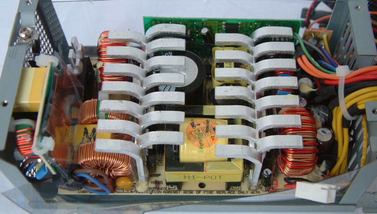 [13/12/2009] PC Games Hardware Extreme: HTPC mit Netzteil-Sleeving (62)