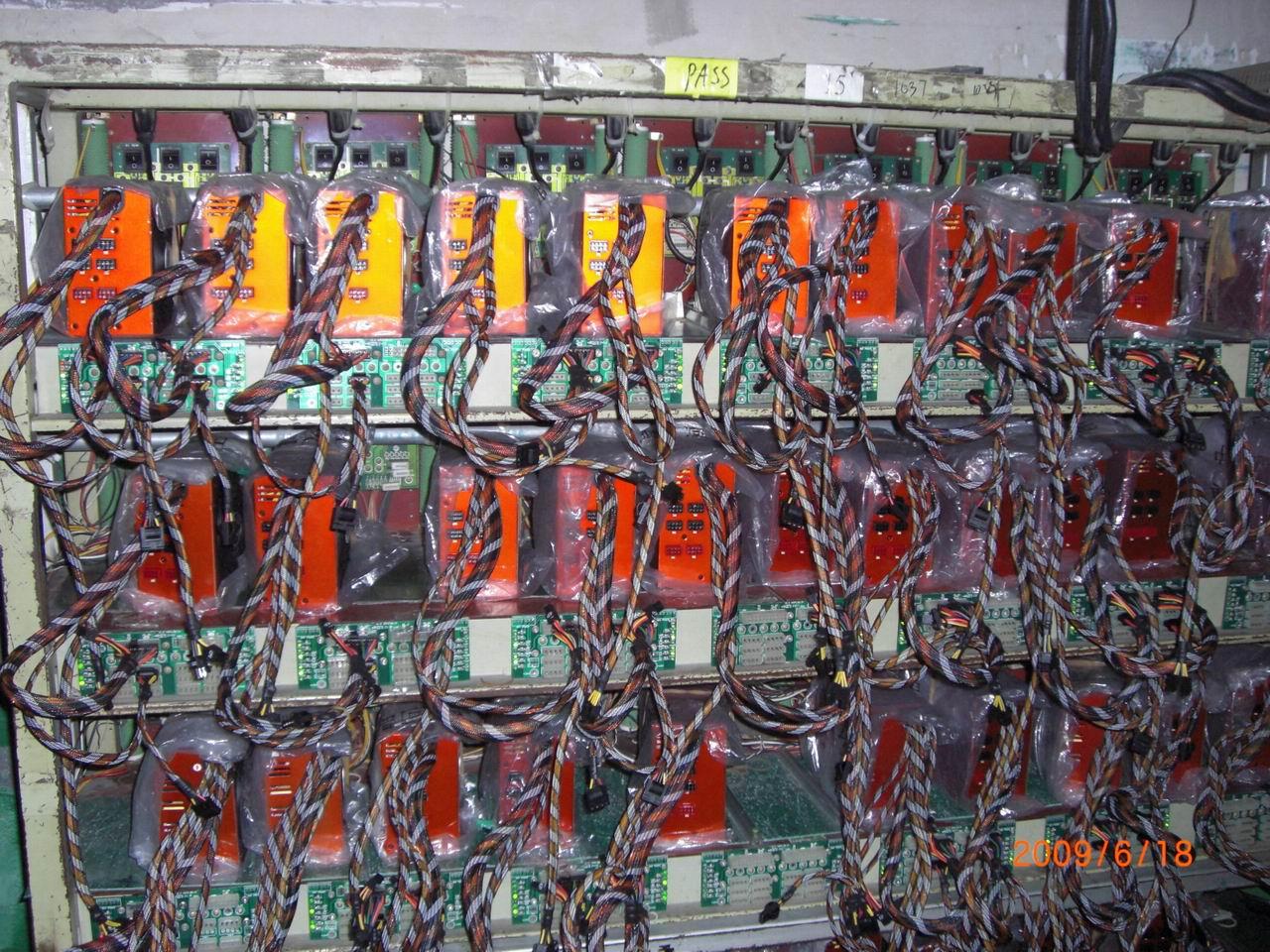 [23/12/2009] Weitere Bilder aus der Netzteilfertigung bei Cougar (26)