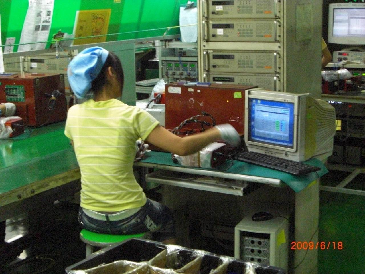 [23/12/2009] Weitere Bilder aus der Netzteilfertigung bei Cougar (28)
