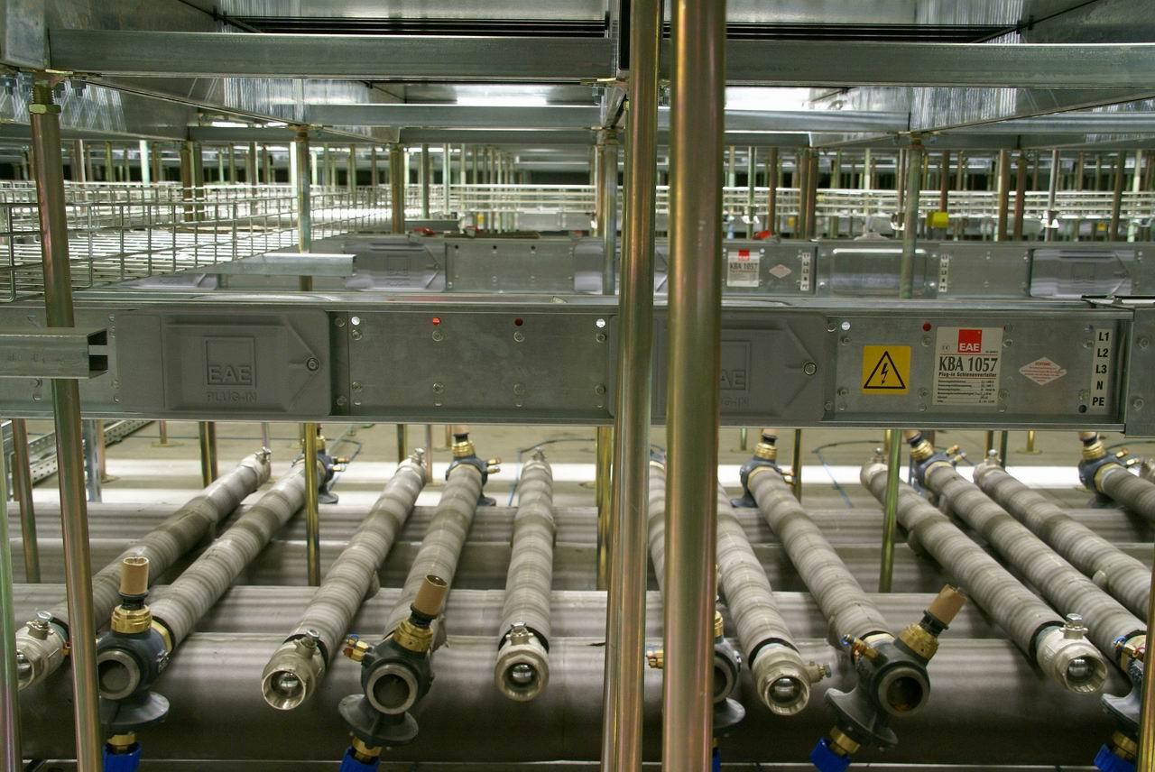 [11/12/2009] Rechnerraum Unterboden Wasserkuehlung