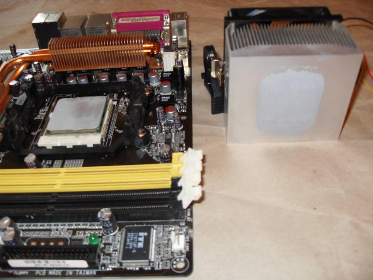 [13/12/2009] PC Games Hardware Extreme: HTPC mit Netzteil-Sleeving (16)