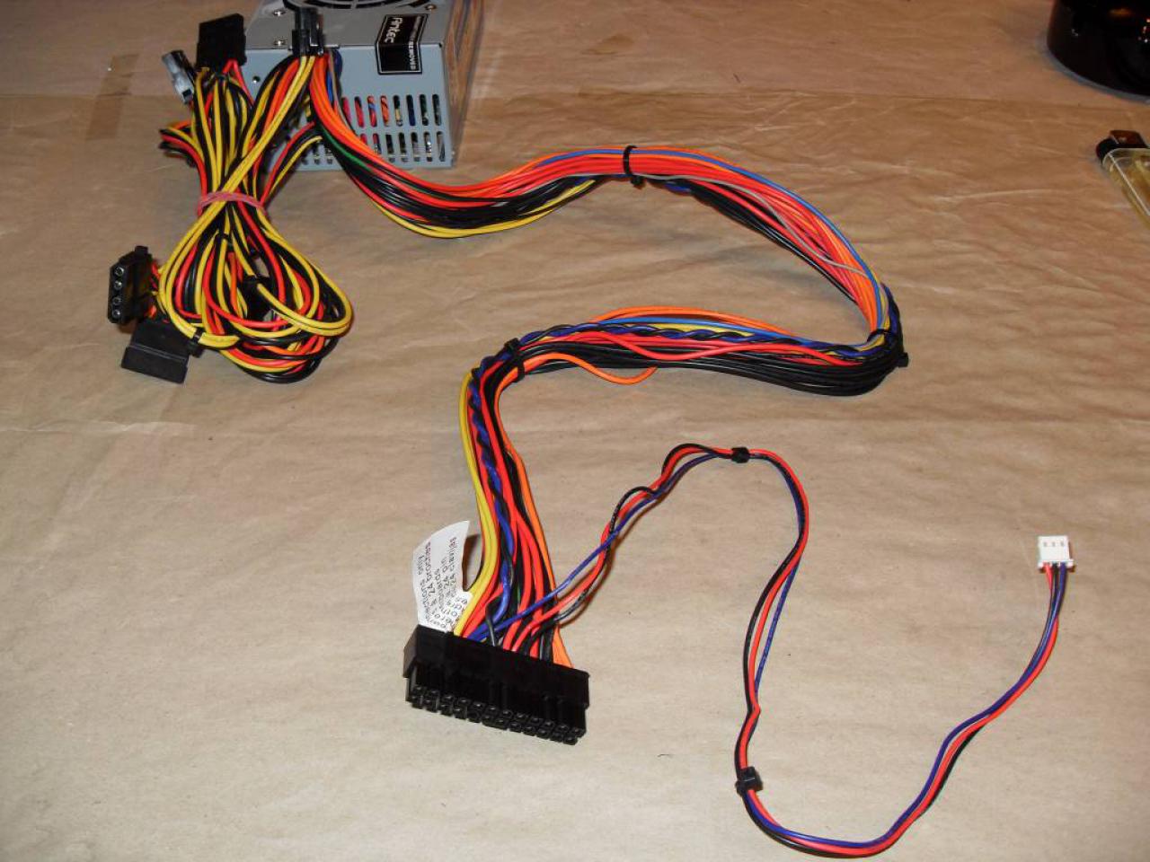 [13/12/2009] PC Games Hardware Extreme: HTPC mit Netzteil-Sleeving (23)
