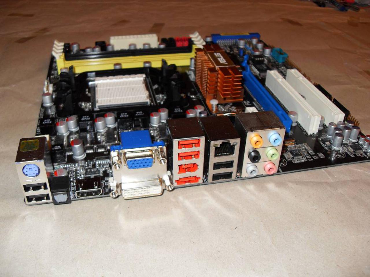 [13/12/2009] PC Games Hardware Extreme: HTPC mit Netzteil-Sleeving (32)