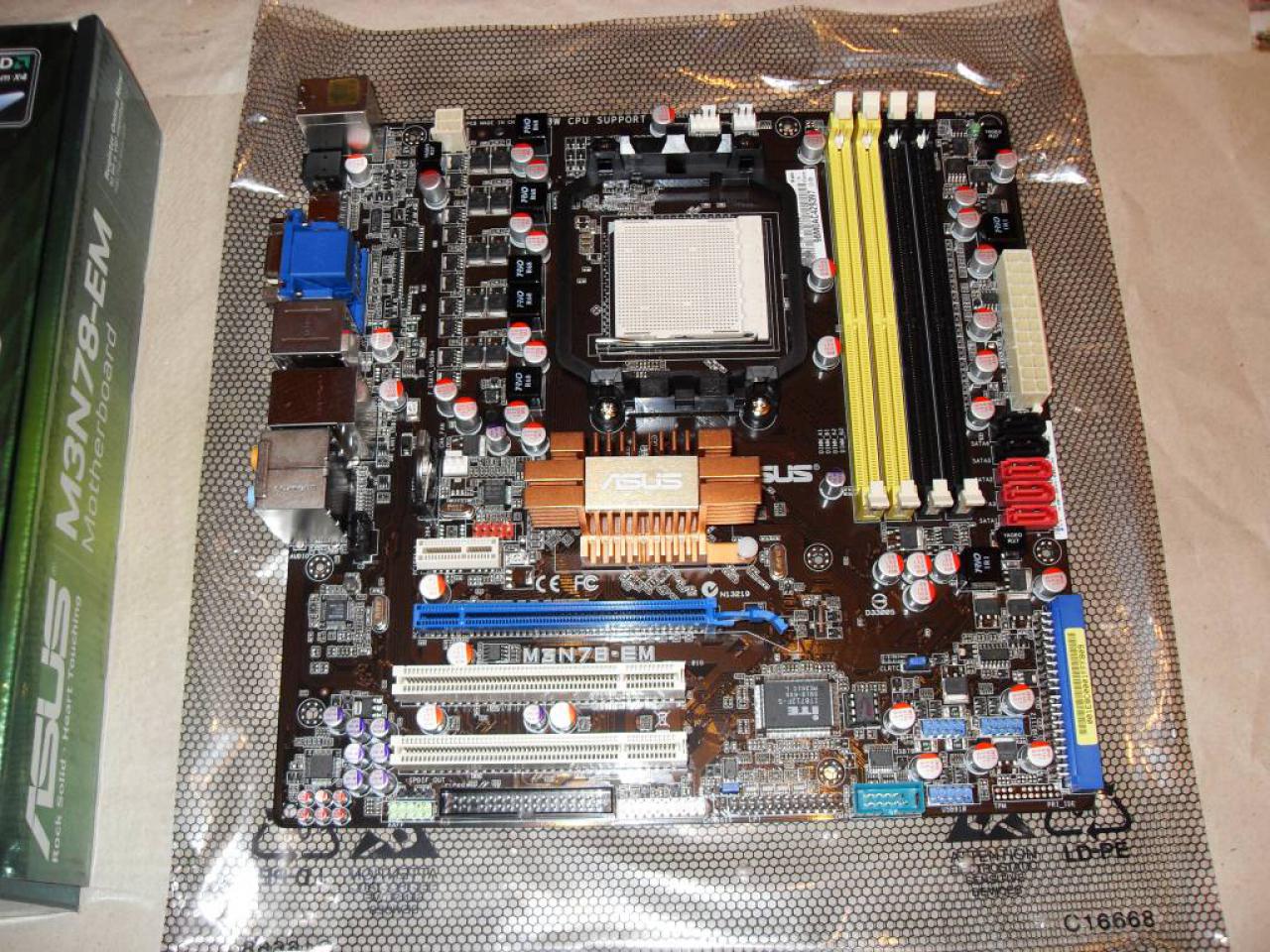 [13/12/2009] PC Games Hardware Extreme: HTPC mit Netzteil-Sleeving (30)