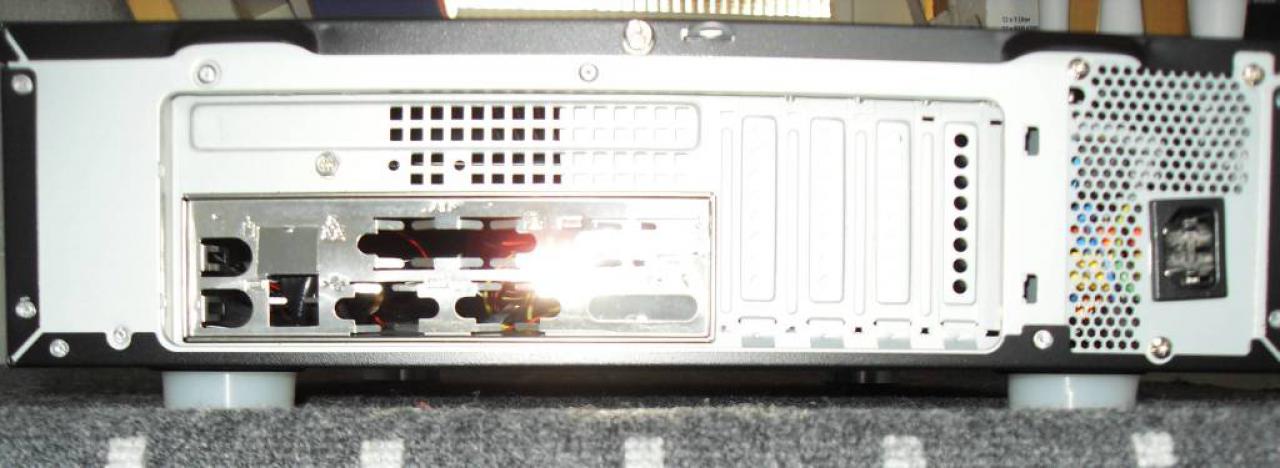 [13/12/2009] PC Games Hardware Extreme: HTPC mit Netzteil-Sleeving (5)