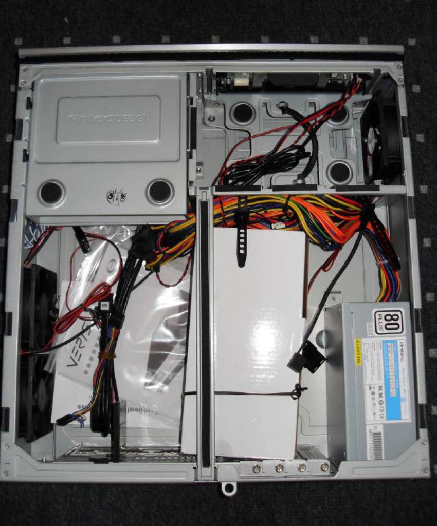 [13/12/2009] PC Games Hardware Extreme: HTPC mit Netzteil-Sleeving (6)