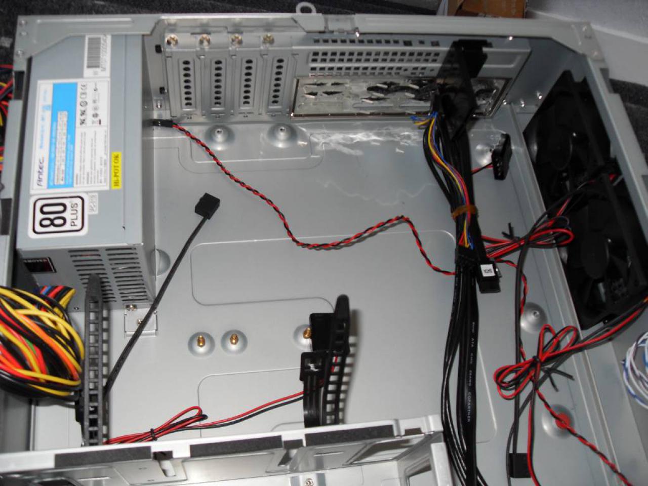 [13/12/2009] PC Games Hardware Extreme: HTPC mit Netzteil-Sleeving (10)