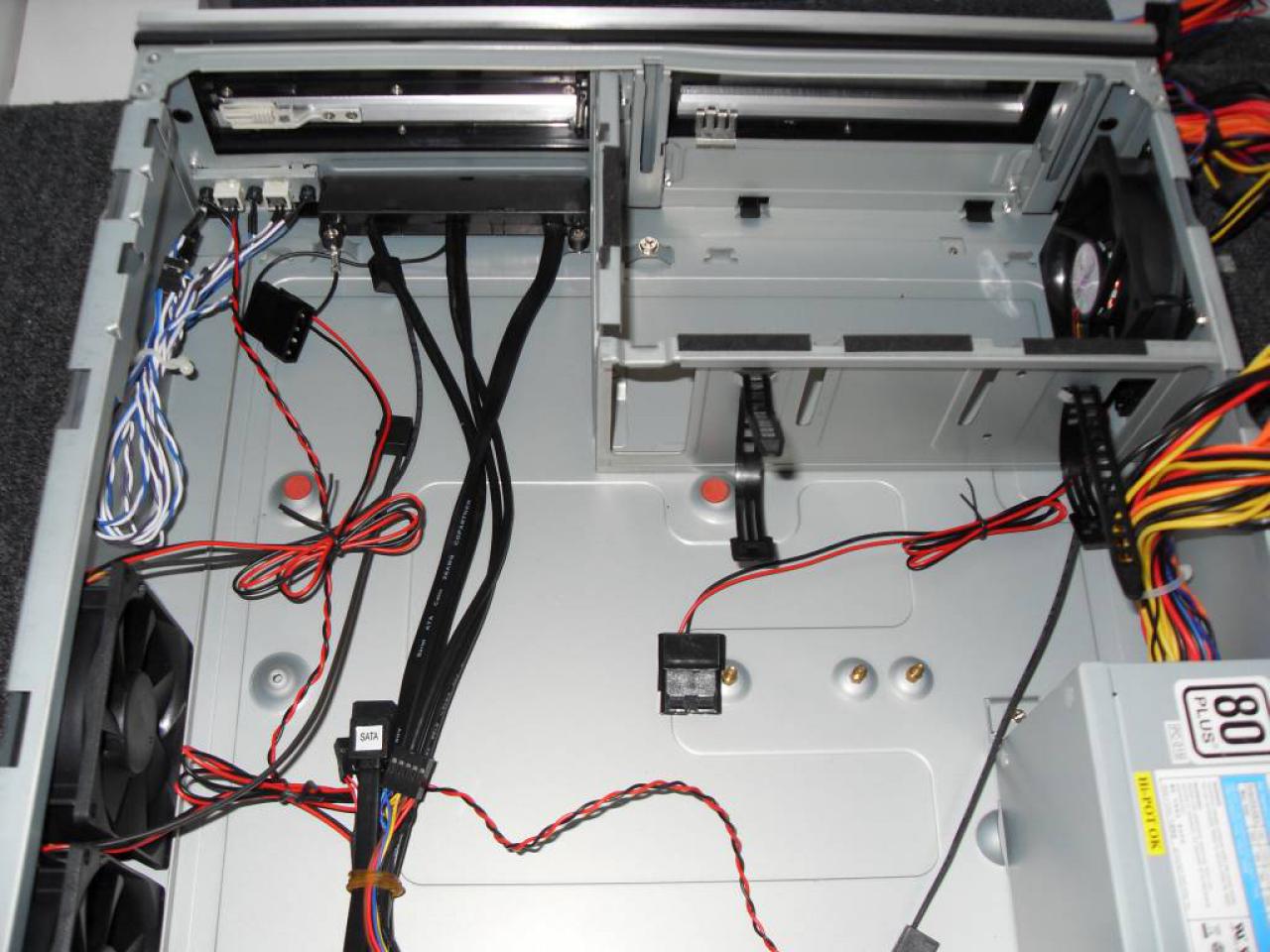 [13/12/2009] PC Games Hardware Extreme: HTPC mit Netzteil-Sleeving (12)