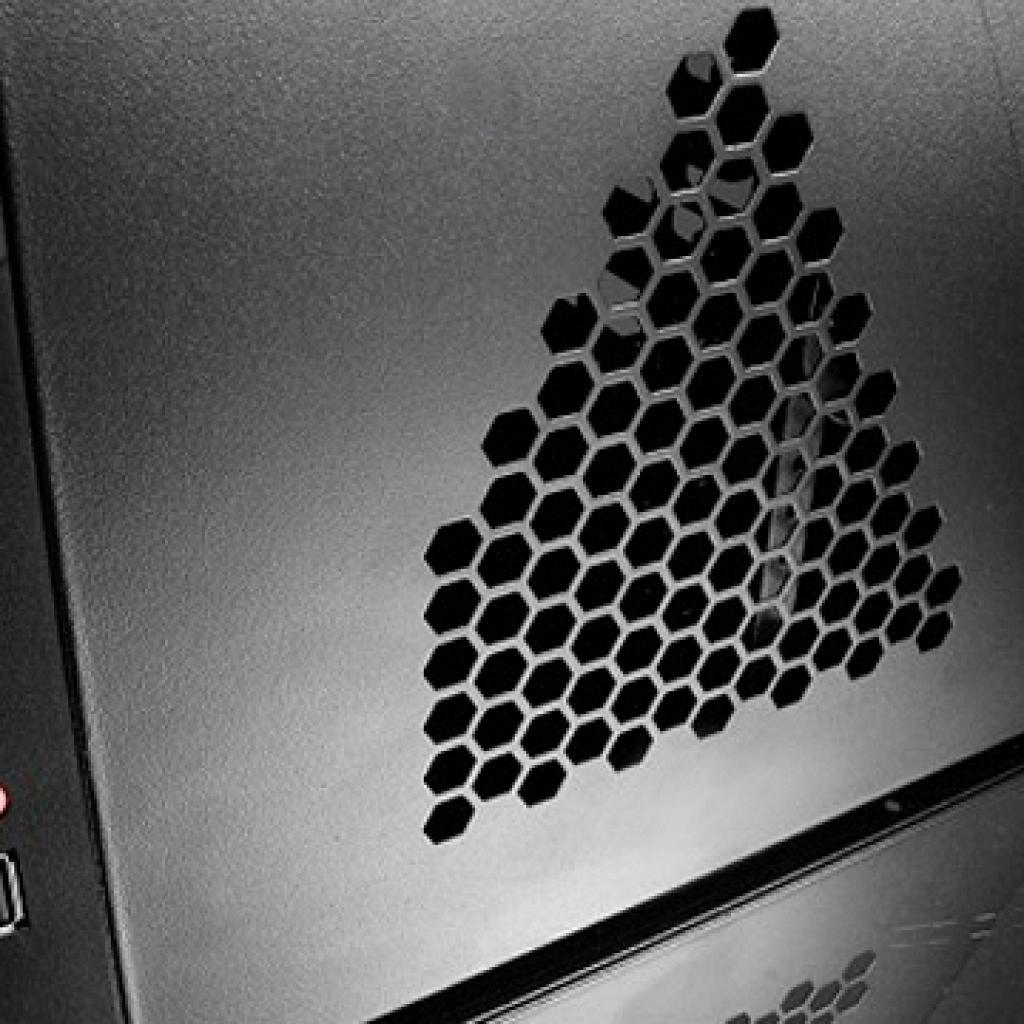 [25/12/2009] Thermaltake V9 Super-Tower in der neuen Black Edition. (1)
