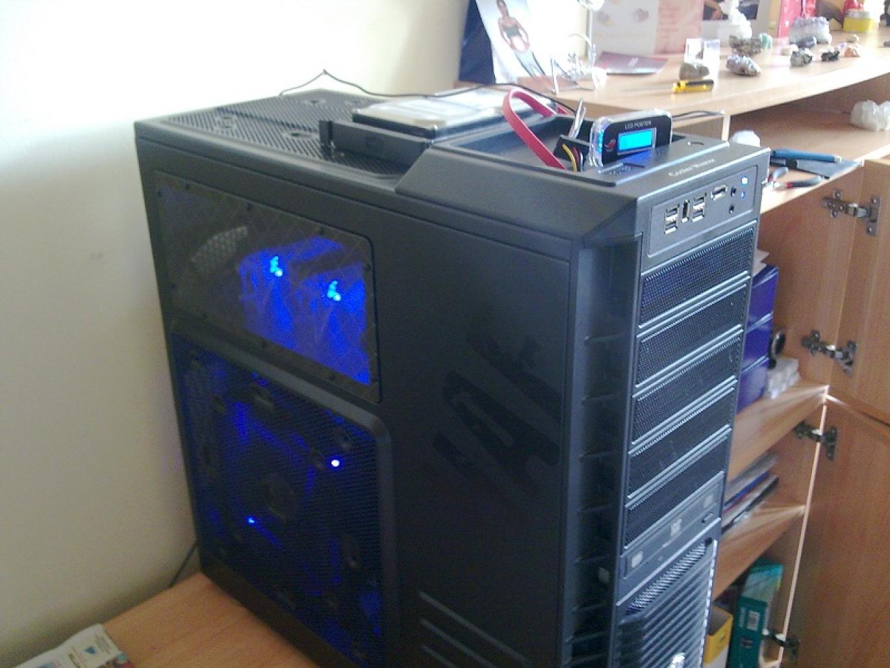 [26/12/2009] Sehenswerte Lamborghini-Casemod im PC-Games-Hardware-Extreme-Forum (3)