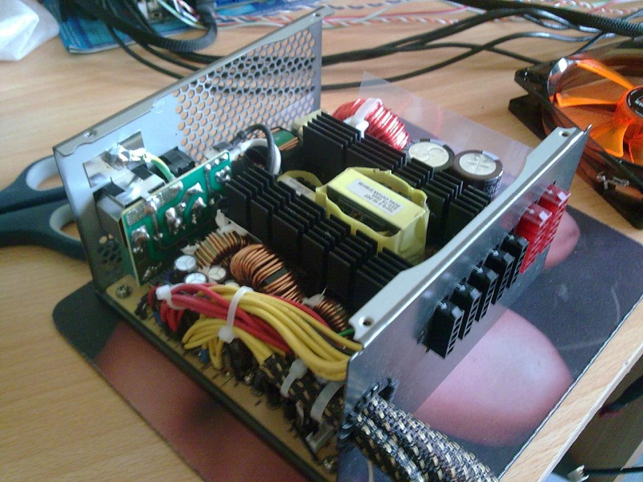 [26/12/2009] Sehenswerte Lamborghini-Casemod im PC-Games-Hardware-Extreme-Forum (7)