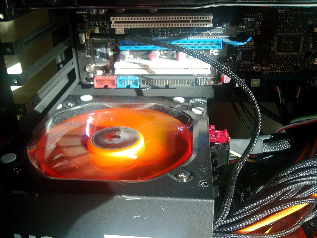 [26/12/2009] Sehenswerte Lamborghini-Casemod im PC-Games-Hardware-Extreme-Forum (10)