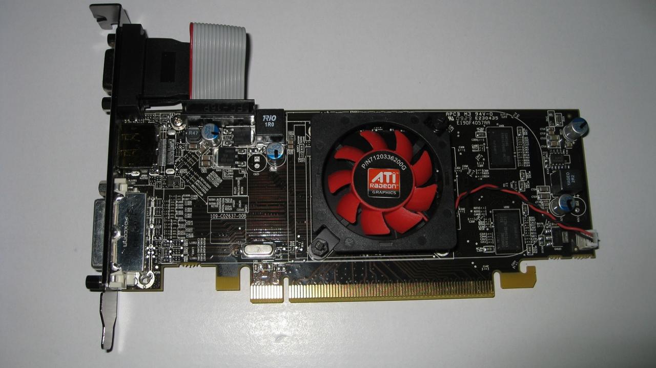 [15/01/2010] Mutmaßliches Foto einer Cedar-GPU-Grafikkarte von AMD (Verwendung des Chips u.a. bei Ati Radeon HD 5450 und HD 5570 möglich)