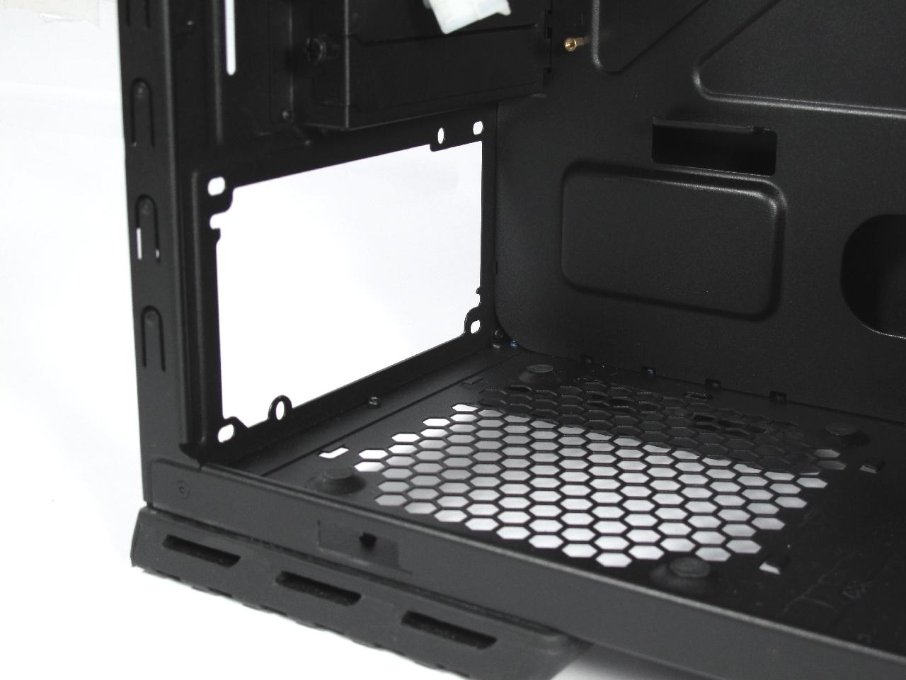 [26/01/2010] Cooler Master CM 690 II Advanced im Test (17)