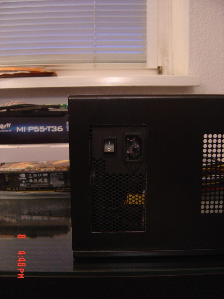 [09/01/2010] Tolles Casemod-Projekt: Schnelles, LAN-taugliches Mini-ITX-System mit Wakü (28)