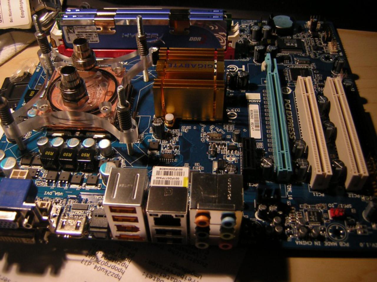 [10/01/2010] Ab auf die Insel: Casemod-Projekt bringt den Sommer in den PC (4)