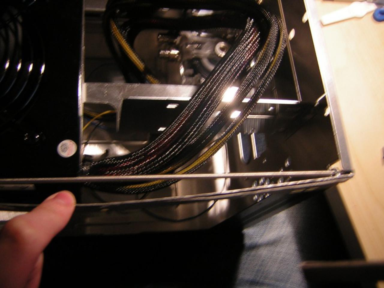 [10/01/2010] Ab auf die Insel: Casemod-Projekt bringt den Sommer in den PC (19)