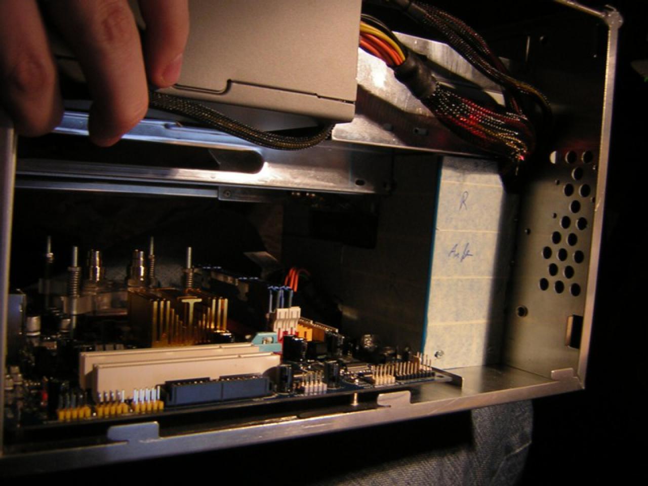 [10/01/2010] Ab auf die Insel: Casemod-Projekt bringt den Sommer in den PC (33)