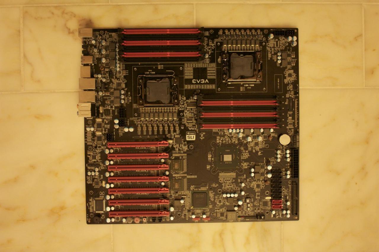 [09/01/2010] EVGA mit Dual-Sockel-Mainboard auf der CES (5)