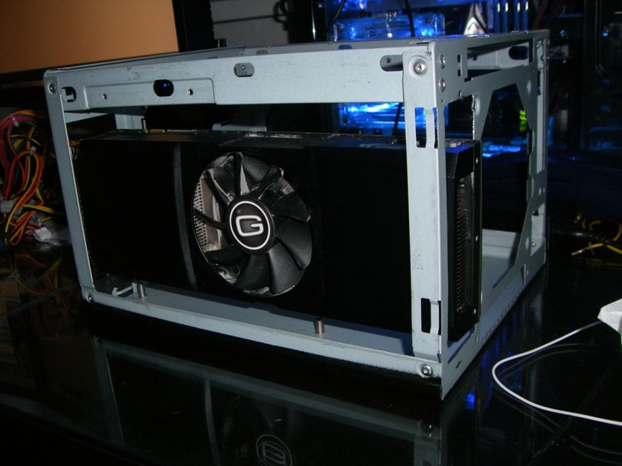 [09/01/2010] Tolles Casemod-Projekt: Schnelles, LAN-taugliches Mini-ITX-System mit Wakü (9)
