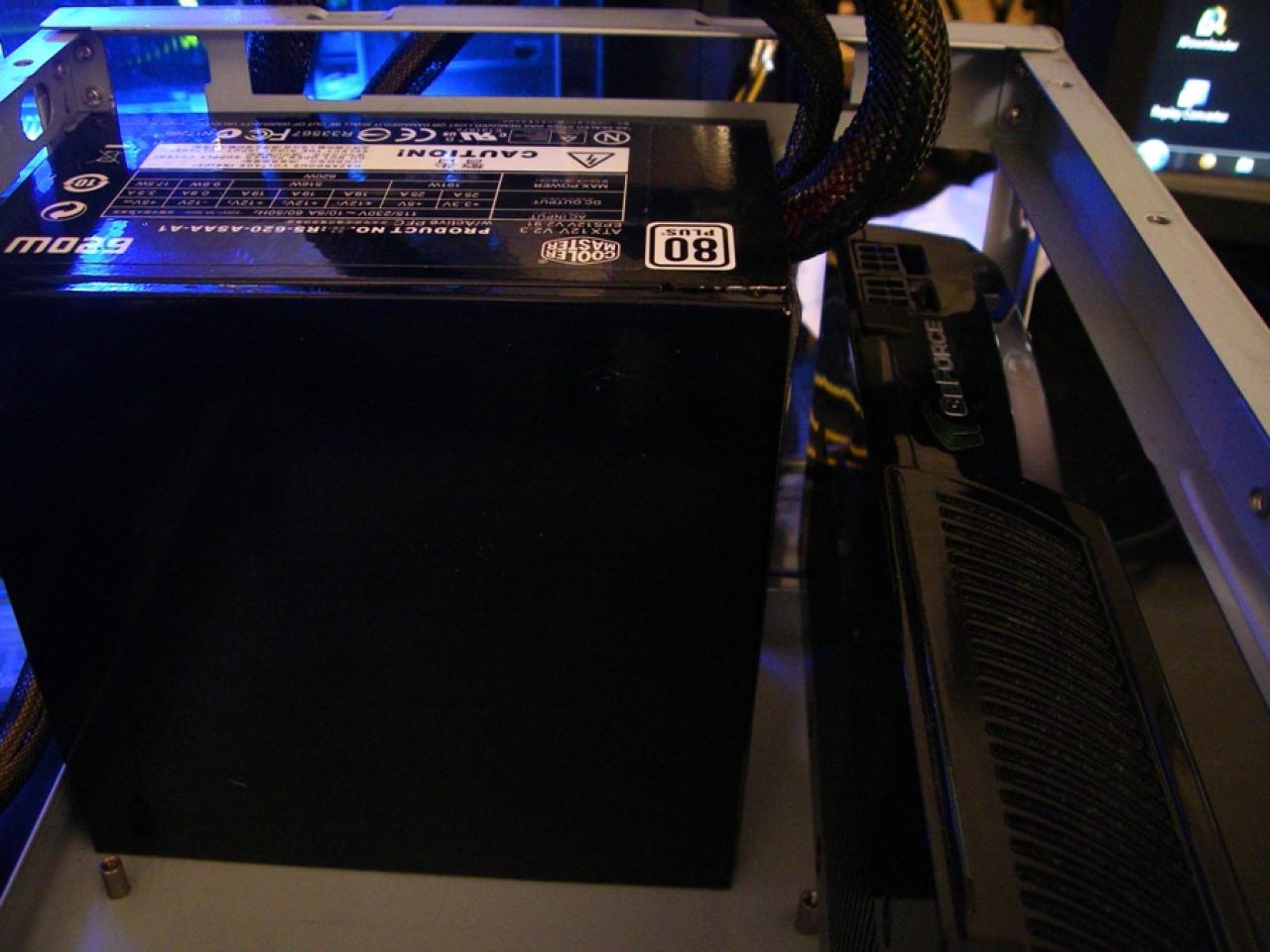 [09/01/2010] Tolles Casemod-Projekt: Schnelles, LAN-taugliches Mini-ITX-System mit Wakü (12)