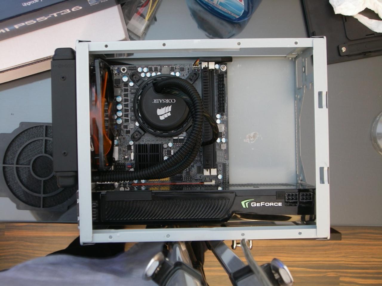 [09/01/2010] Tolles Casemod-Projekt: Schnelles, LAN-taugliches Mini-ITX-System mit Wakü (24)