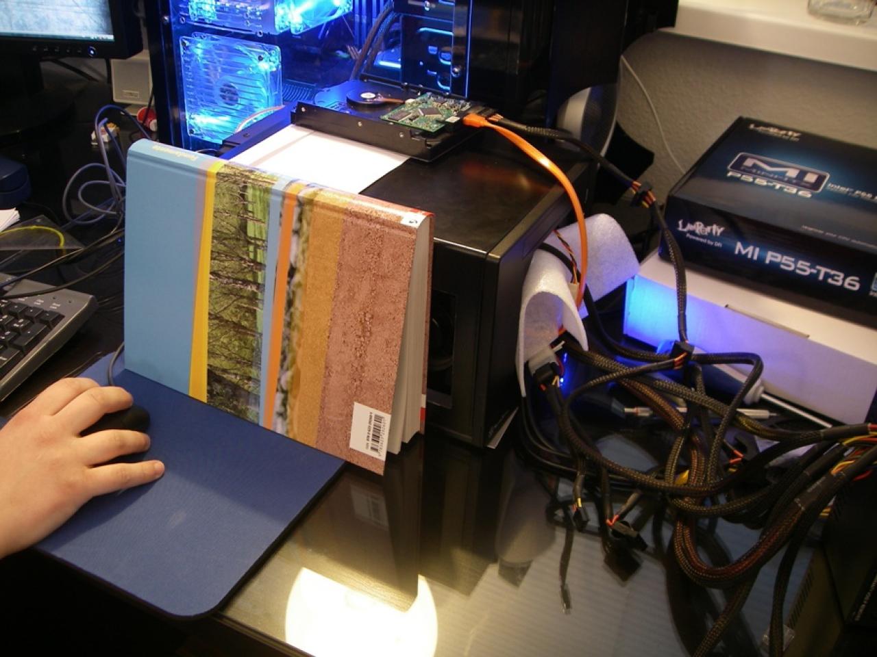 [09/01/2010] Tolles Casemod-Projekt: Schnelles, LAN-taugliches Mini-ITX-System mit Wakü (25)
