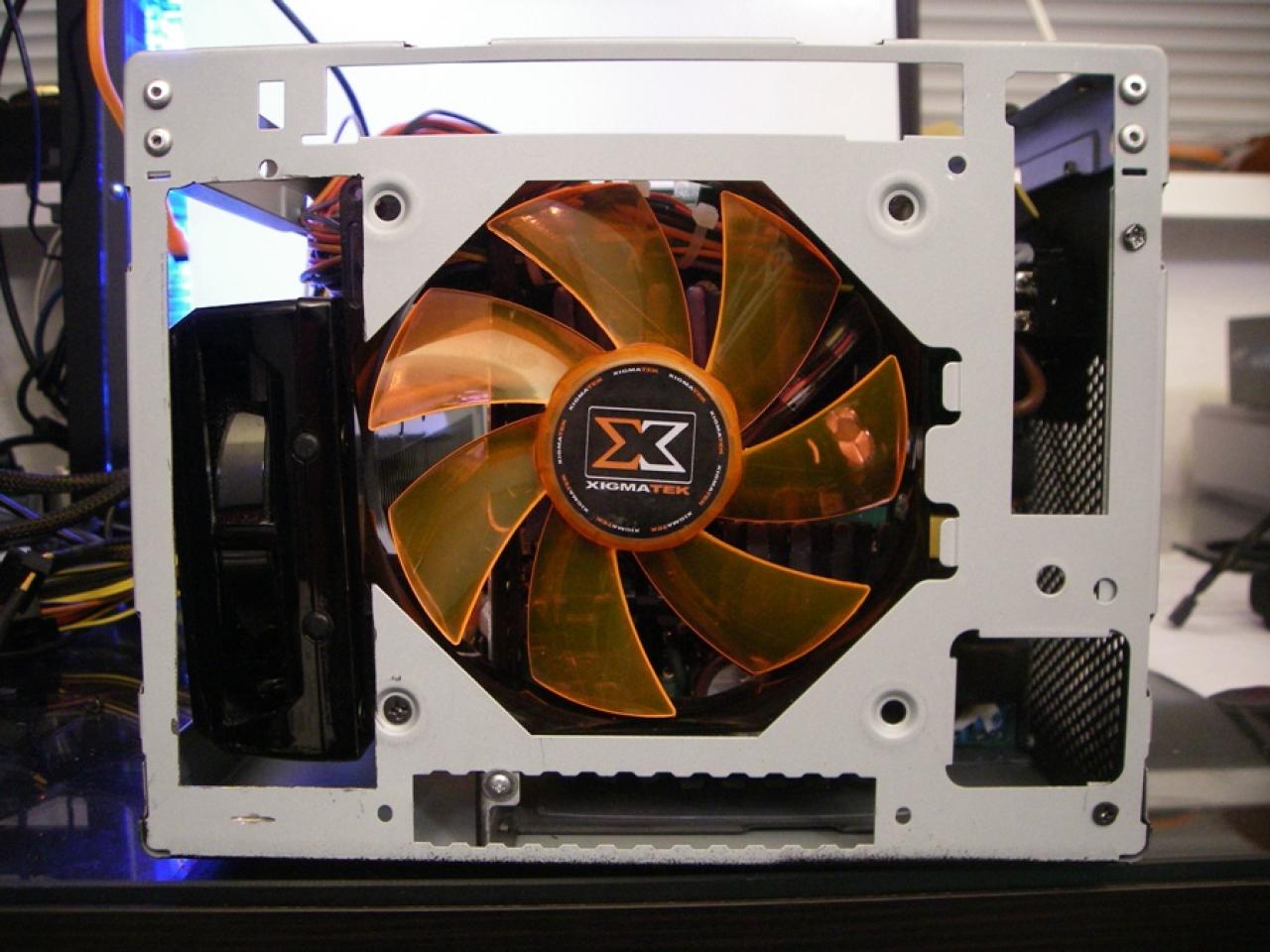 [09/01/2010] Tolles Casemod-Projekt: Schnelles, LAN-taugliches Mini-ITX-System mit Wakü (33)