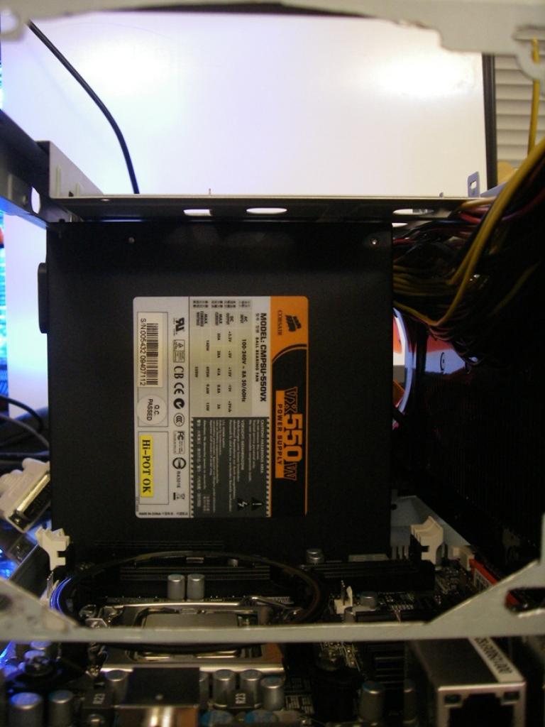 [09/01/2010] Tolles Casemod-Projekt: Schnelles, LAN-taugliches Mini-ITX-System mit Wakü (34)