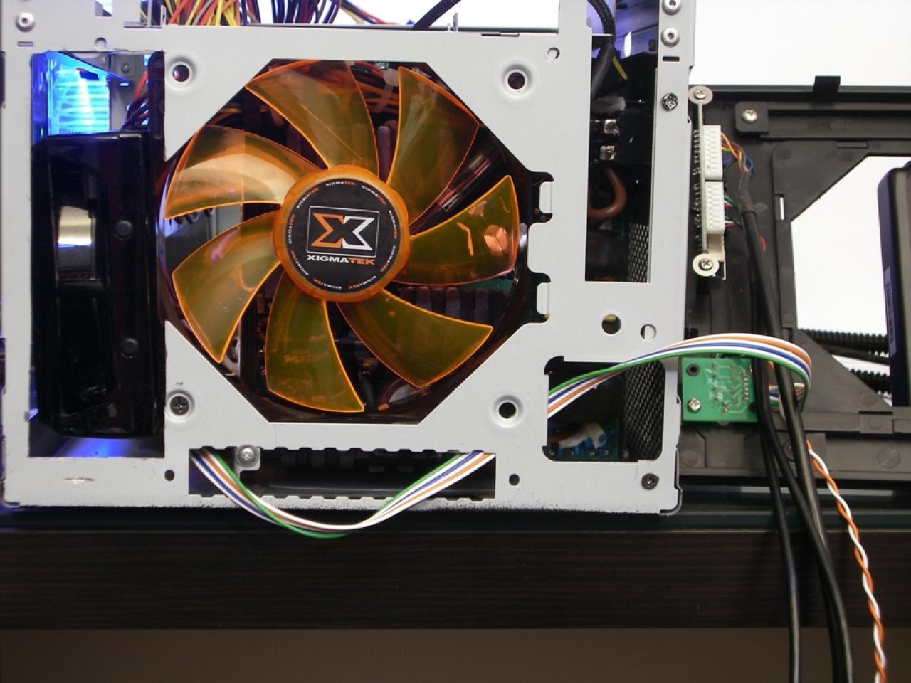 [09/01/2010] Tolles Casemod-Projekt: Schnelles, LAN-taugliches Mini-ITX-System mit Wakü (35)