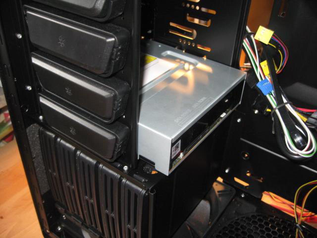 [23/01/2010] Sehenswerte Silverstone-Fortress-FT02-Casemod (13)