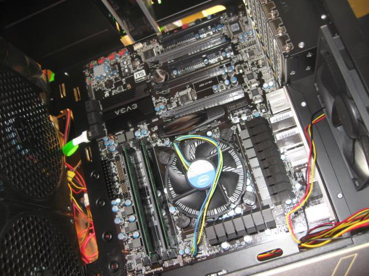 [23/01/2010] Sehenswerte Silverstone-Fortress-FT02-Casemod (14)