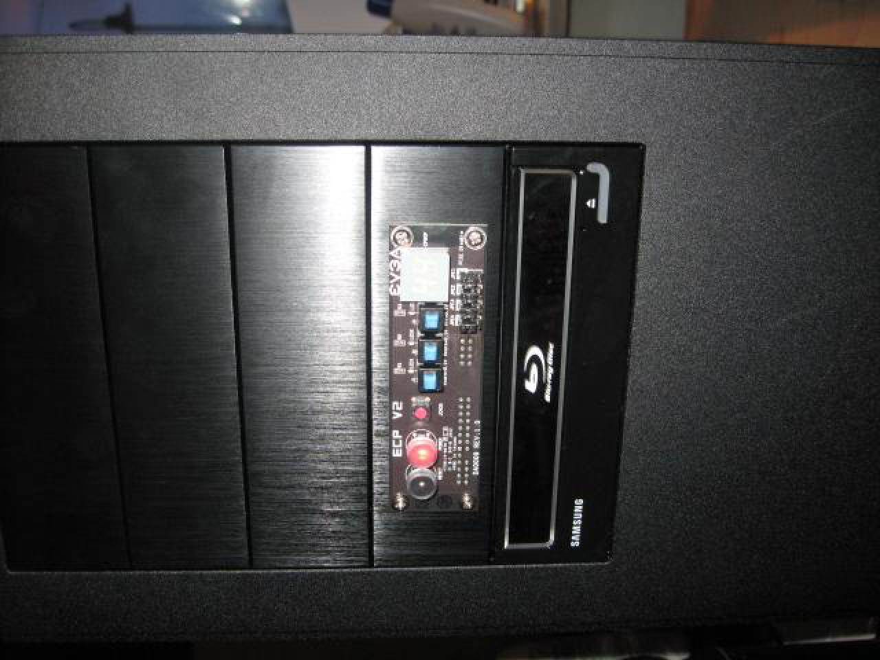 [23/01/2010] Sehenswerte Silverstone-Fortress-FT02-Casemod (18)