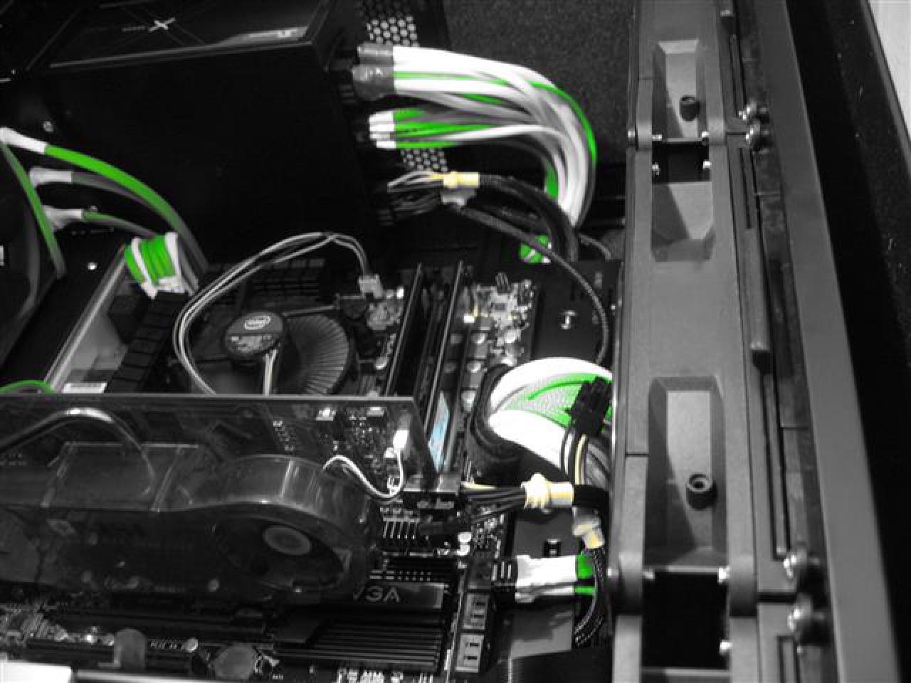 [23/01/2010] Sehenswerte Silverstone-Fortress-FT02-Casemod (19)
