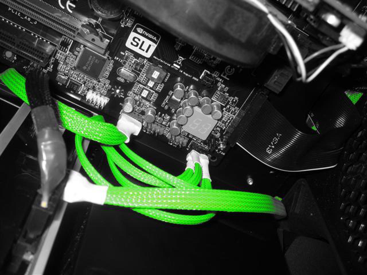 [23/01/2010] Sehenswerte Silverstone-Fortress-FT02-Casemod (21)